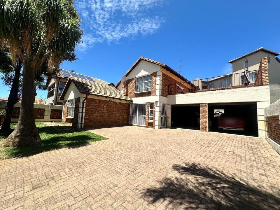 3 Bedroom Townhouse for sale in Eden Glen - P24-116931060