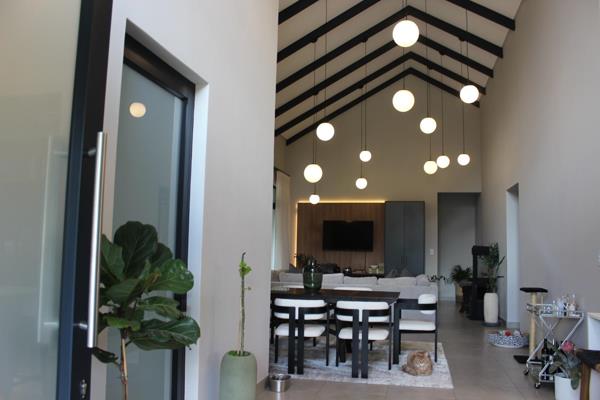 3 Bedroom House for sale in Van Der Hoff Park - P24-116932388