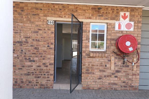 Discover comfortable living in this well laid out flat in Comet, Boksburg. The open plan kitchen flows into a bright living area, with ...