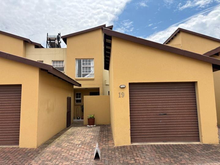 3 Bedroom Townhouse for sale in Rynfield - P24-116934950