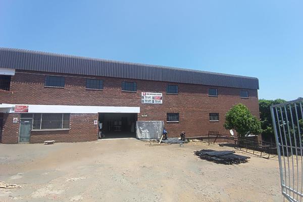 This versatile mixed-use unit is ideally suited for warehousing and light manufacturing ...