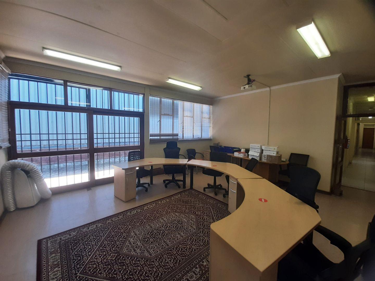 Industrial property to rent in Waltloo - P24-116937729