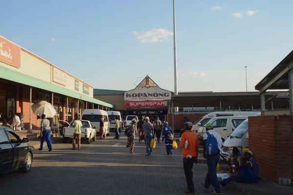 Kopanong Kudube Shopping Centre is situated on Douglas Rens Road in Hammanskraal CBD.

Anchor Tenant Spar.  Other Tenants include ...