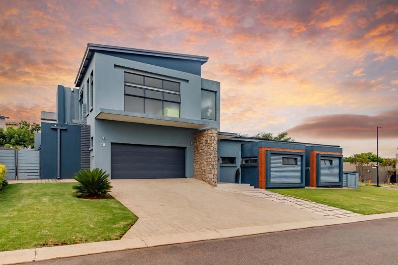 5 Bedroom House for sale in Midstream Ridge Estate - P24-116938132
