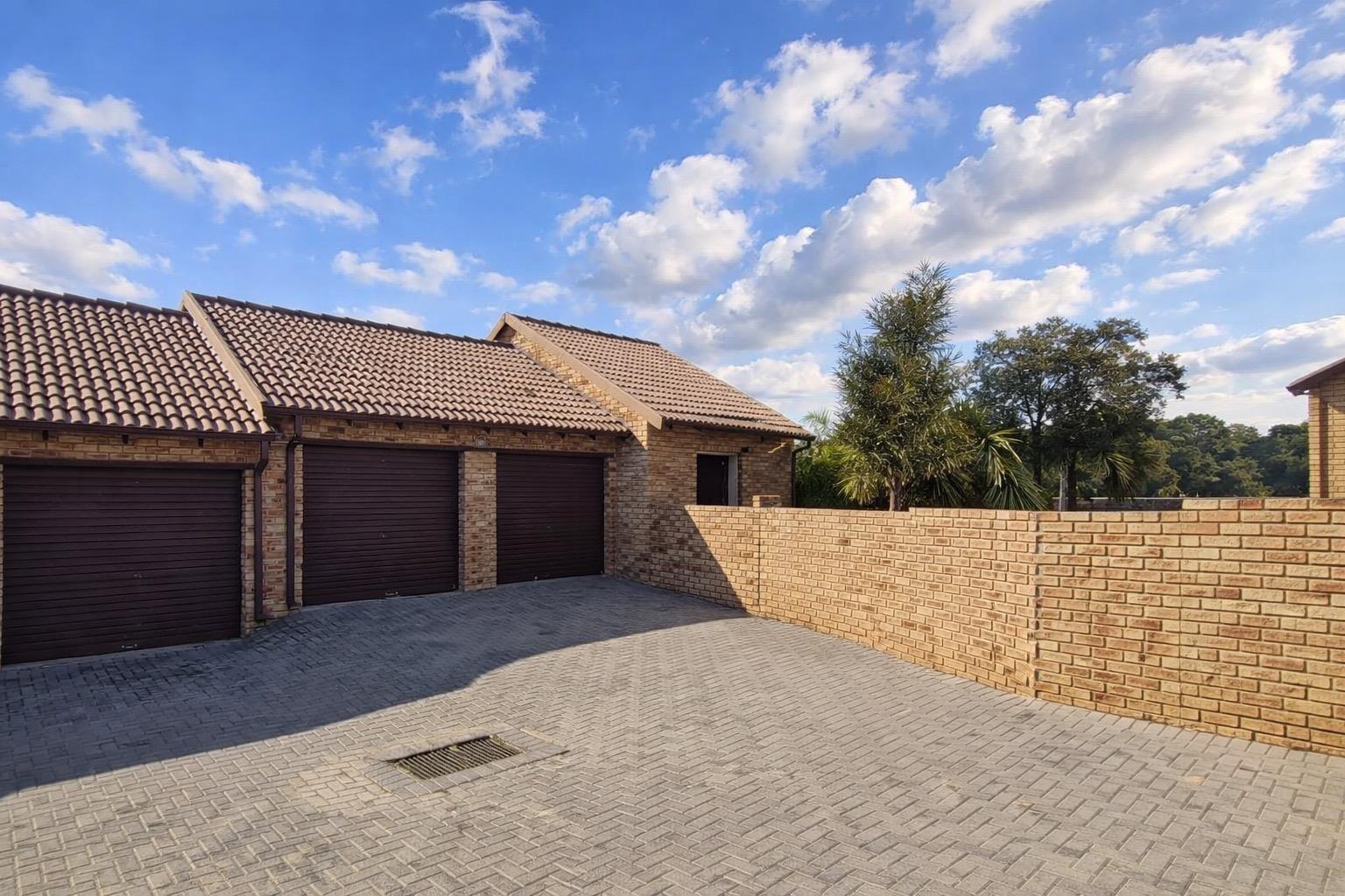 2 Bedroom Townhouse for sale in Kosmosdal - Cosmo View Estate, 1 ...