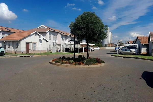 Located in the popular suburb of Aures, this well-maintained ground-floor townhouse ...