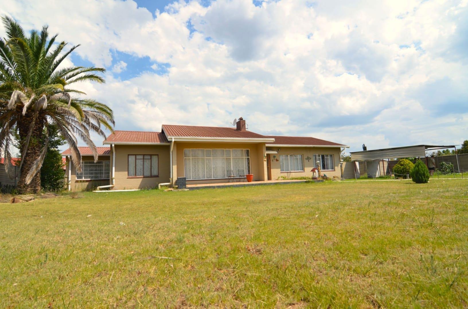 3 Bedroom House for sale in Senekal - 4 Vilonel Street - P24-116943820