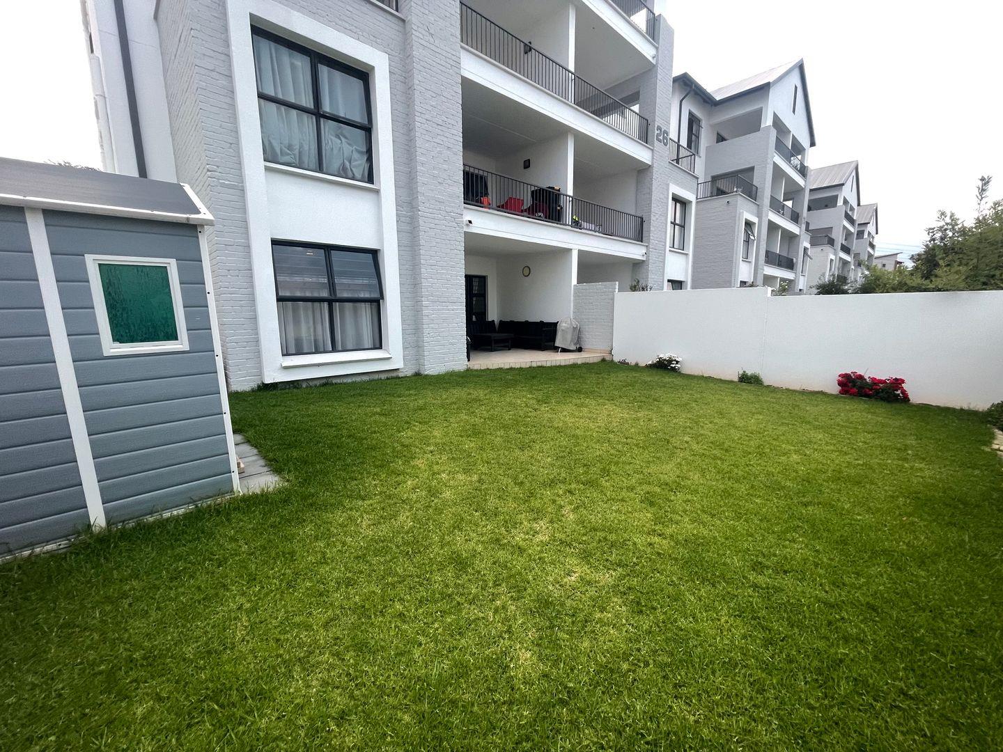 3 Bedroom Apartment / flat for sale in Greenstone Hill - P24-116944145
