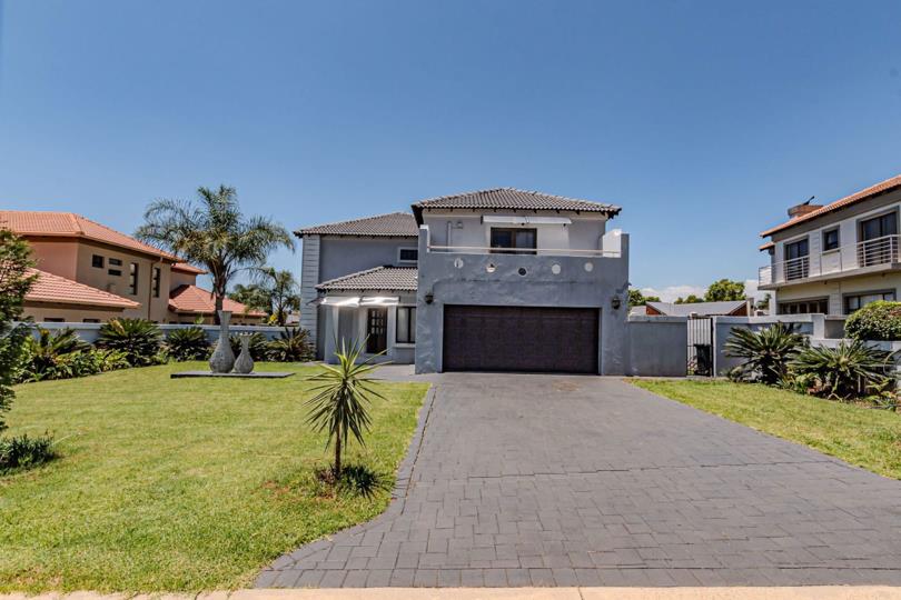 5 Bedroom House for sale in Stone Ridge - P24-116952036
