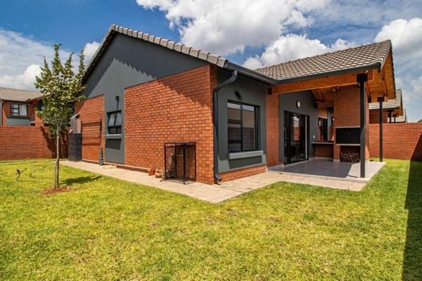 3 Bedroom Townhouse for sale in Olympus AH - Iq Zomerlust, 2518