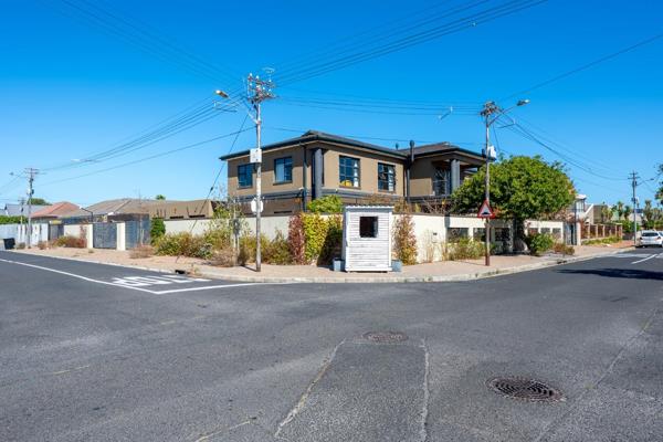 ****Exclusive Mandate**** 
  
An exceptional opportunity to own a one-of-a-kind luxury residence set across two erfs, offering ...