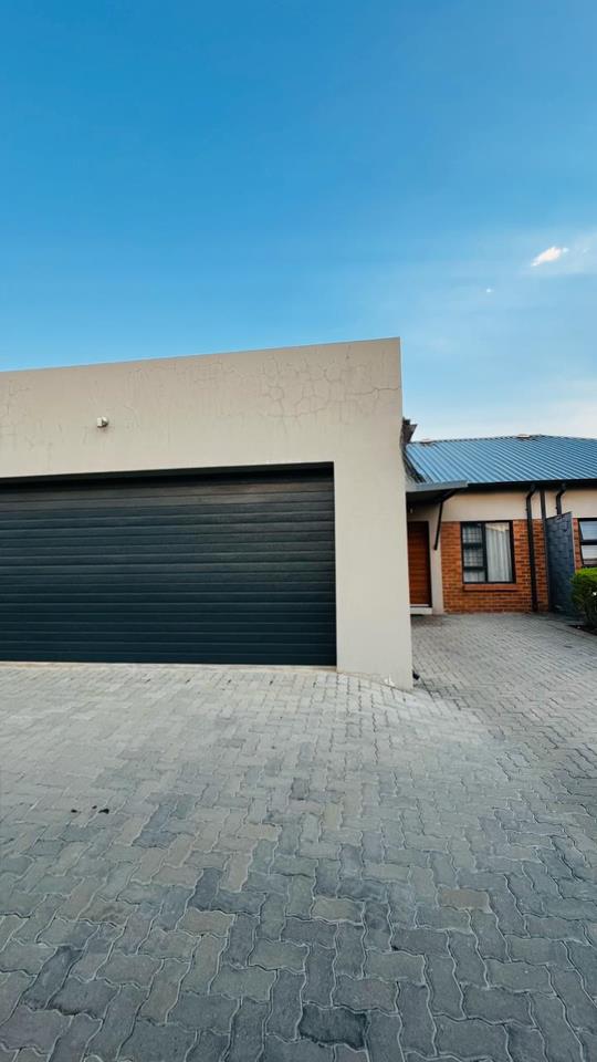 3-bedroom-townhouse-for-sale-in-montana-p24-116956822