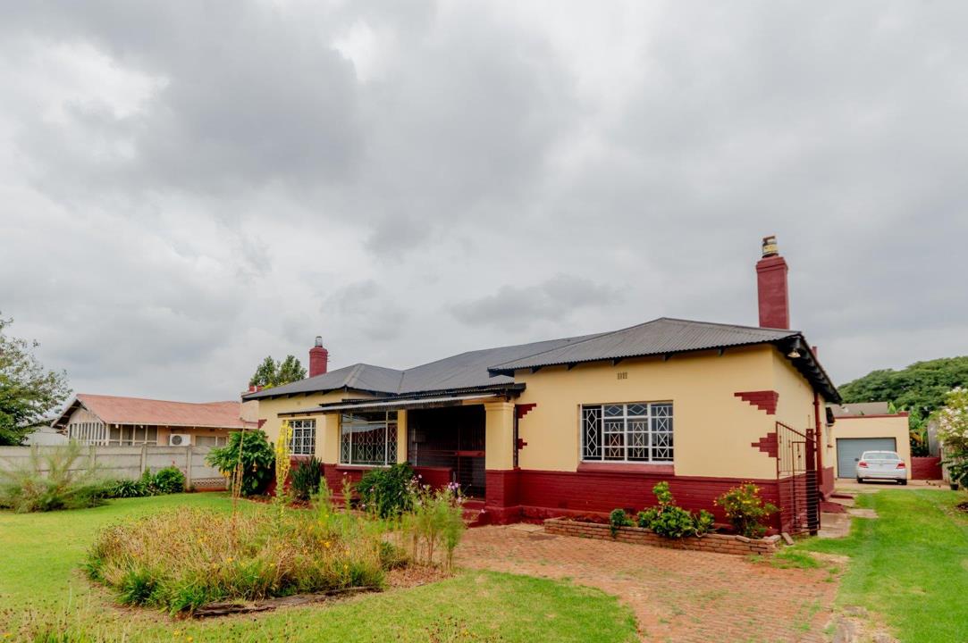 4 Bedroom House for sale in Strubenvale - P24-116957338