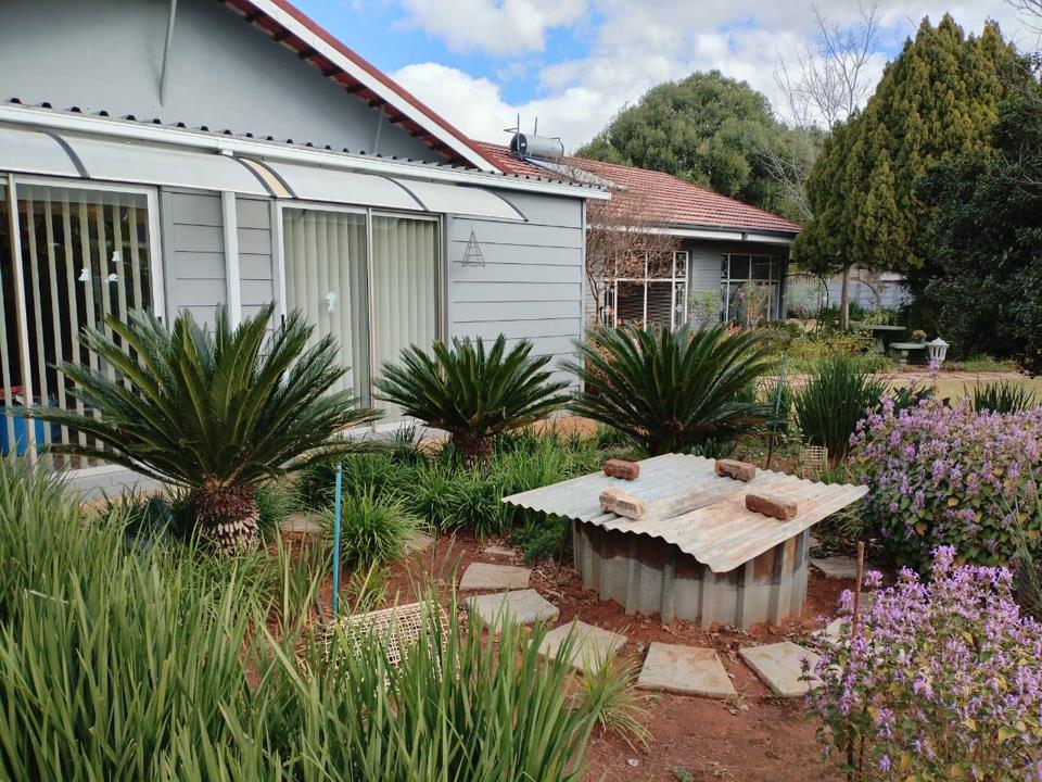 3 Bedroom House for sale in Stilfontein Ext 4 - P24-115903140