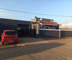 House for sale in Dobsonville Ext 2