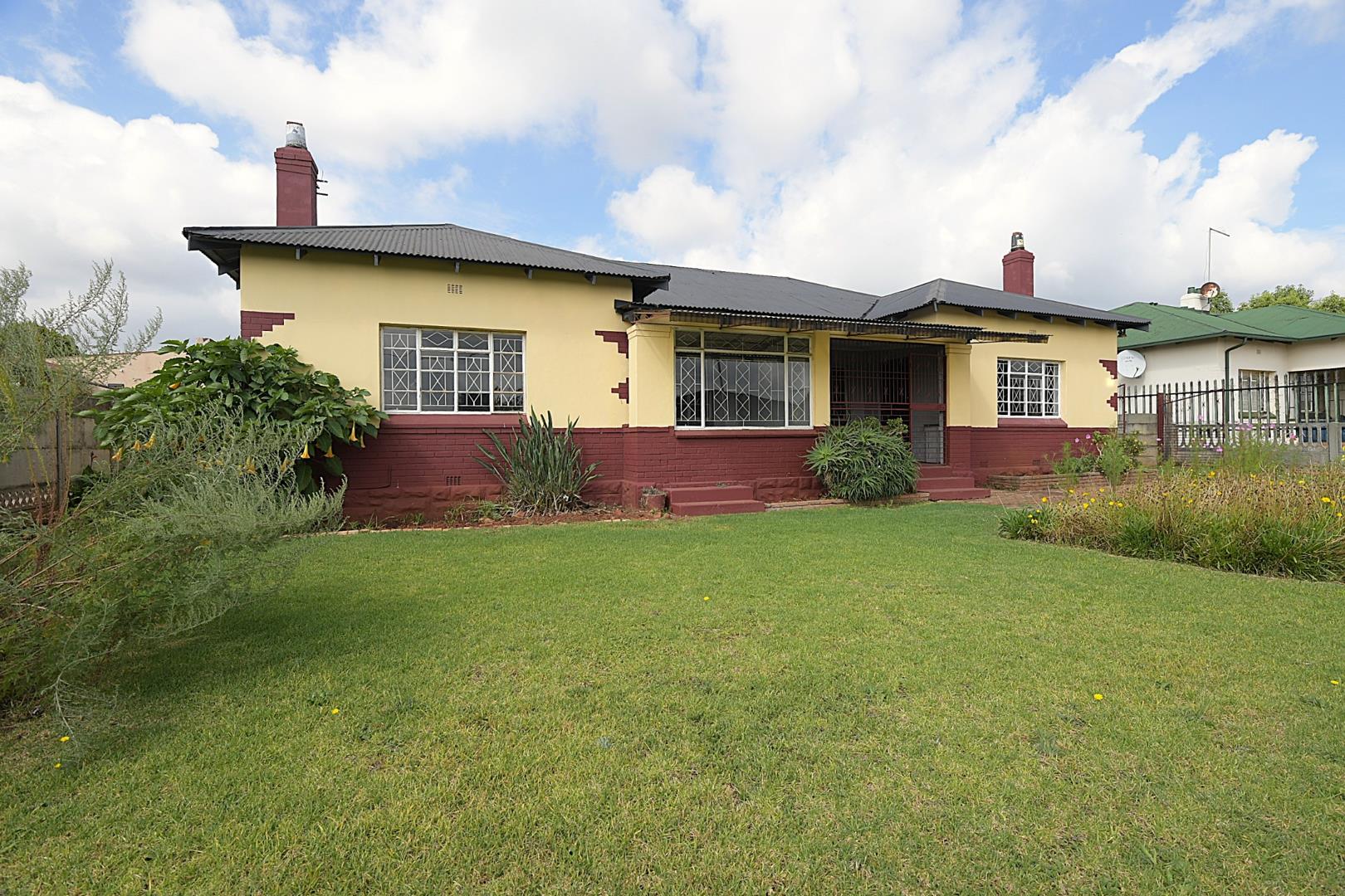 4 Bedroom House for sale in Strubenvale - P24-116962605