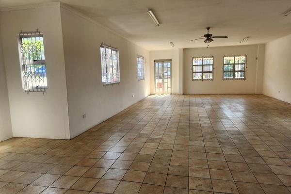 Elevate your business presence with this expansive 165 sqm premium office suite. Located in the most sought-after business landmark in ...