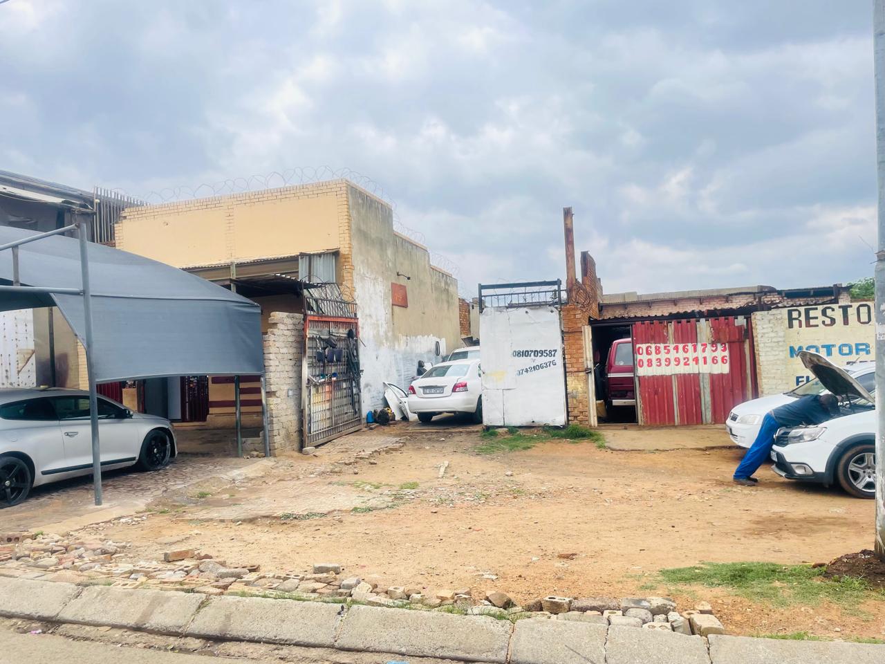 Commercial property for sale in Mapetla - 18 Pilane St - P24-116966811