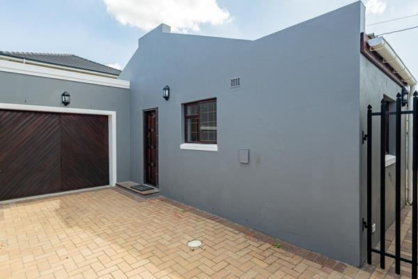 *** Sole And Exclusive Mandate ***

Welcome to this freshly painted 3-bedroom home ...