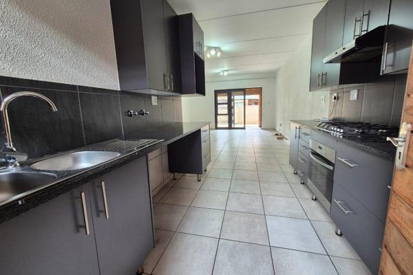 This stunning 24 hour security unit is close to schools, main roads and amenities. The main bedroom is spacious with an en- suite ...