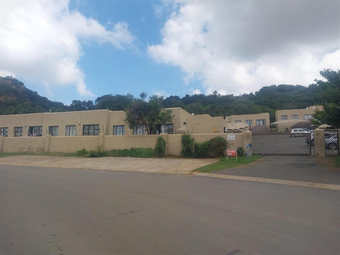 2 Bedroom Townhouse for sale in Naturena - P24-116971389