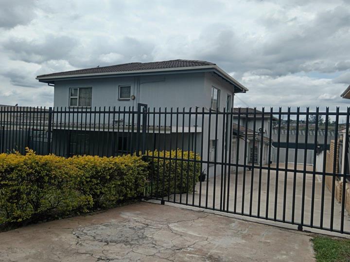 8 Bedroom House for sale in Mountain Rise - P24-115117865