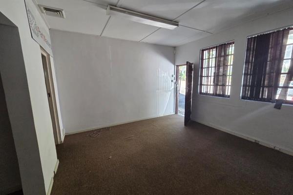 This 55m2 prime office space to let in Westville offers a fantastic opportunity for small businesses, professional services, or ...