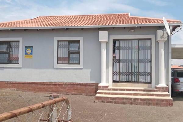 3 Bedroom House for sale in Observation Hill - P24-116976433