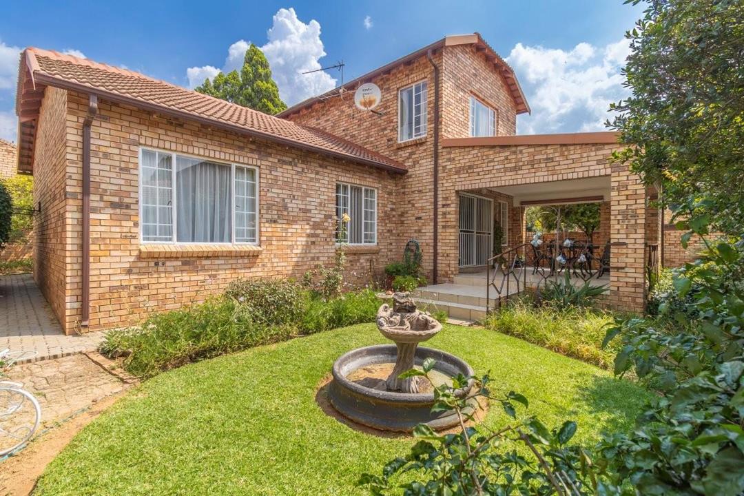 3 Bedroom Townhouse for sale in Randpark Ridge - 1 Sysie Rd - P24-116977285