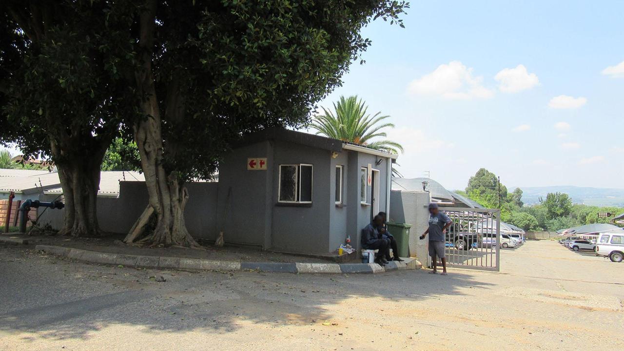 3 Bedroom Townhouse for sale in Naturena - P24-116880237