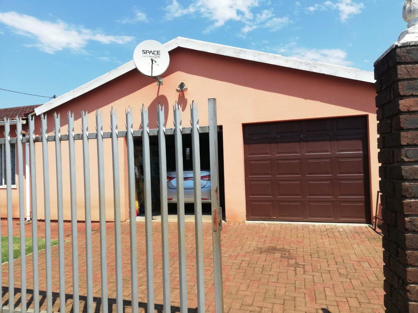 3 Bedroom House for sale in Copesville - P24-116979472