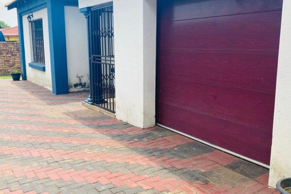 This lovely 3-bedroom home offers comfort and convenience for the whole family. The spacious main bedroom features a private en-suite ...