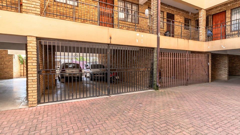 3 Bedroom Apartment / flat for sale in Randfontein Central - P24-116968075