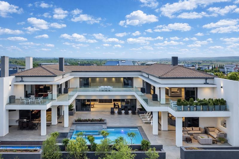 5 Bedroom House for sale in Midstream Ridge Estate - P24-116984261
