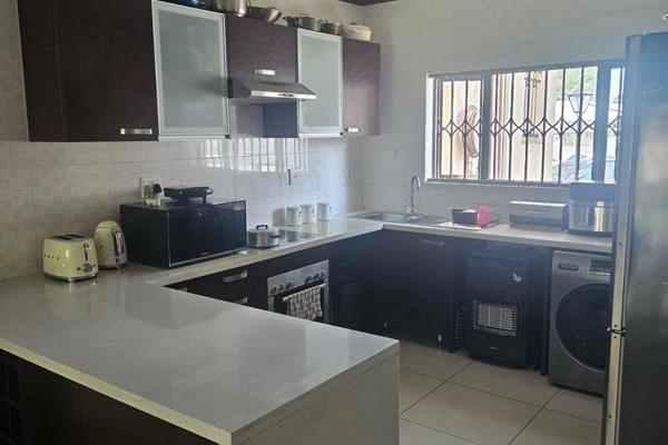 Insolvency Auction - 3-Bedroom Apartment in Rosa Royale Estate!

This sectional title unit is situated in Rosa Royale Estate, Summerset ...