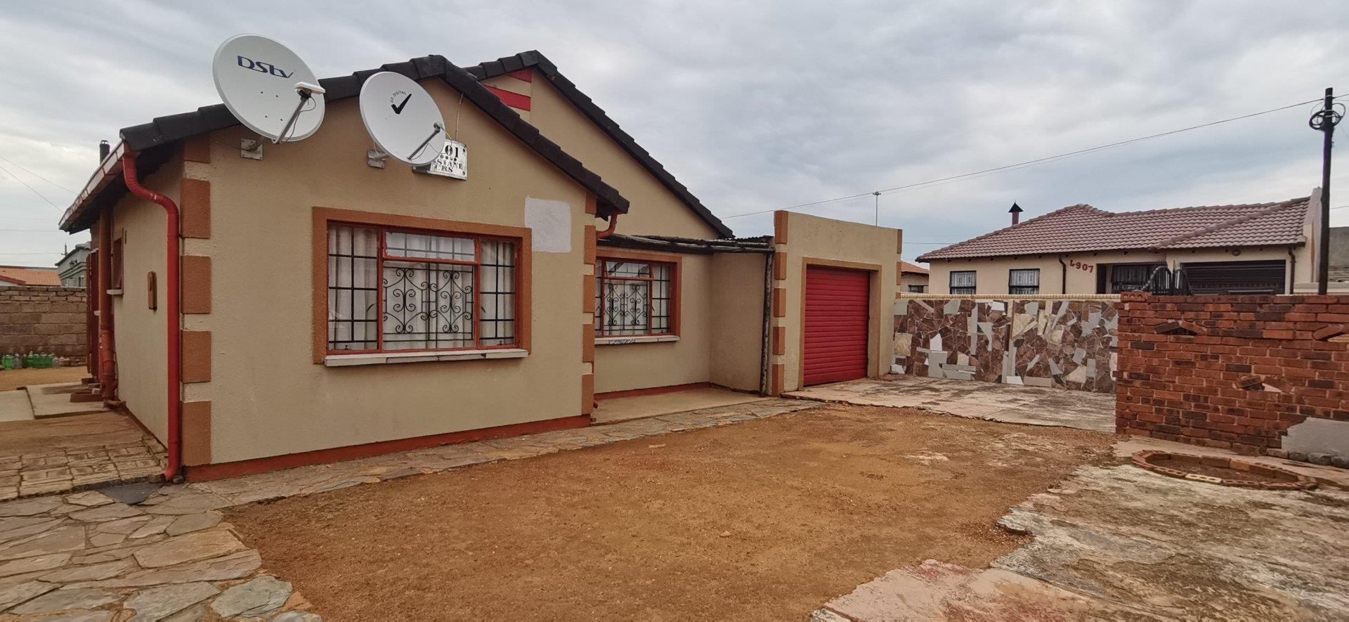 2 Bedroom House for sale in Randfontein Central - Randfontein - P24 ...