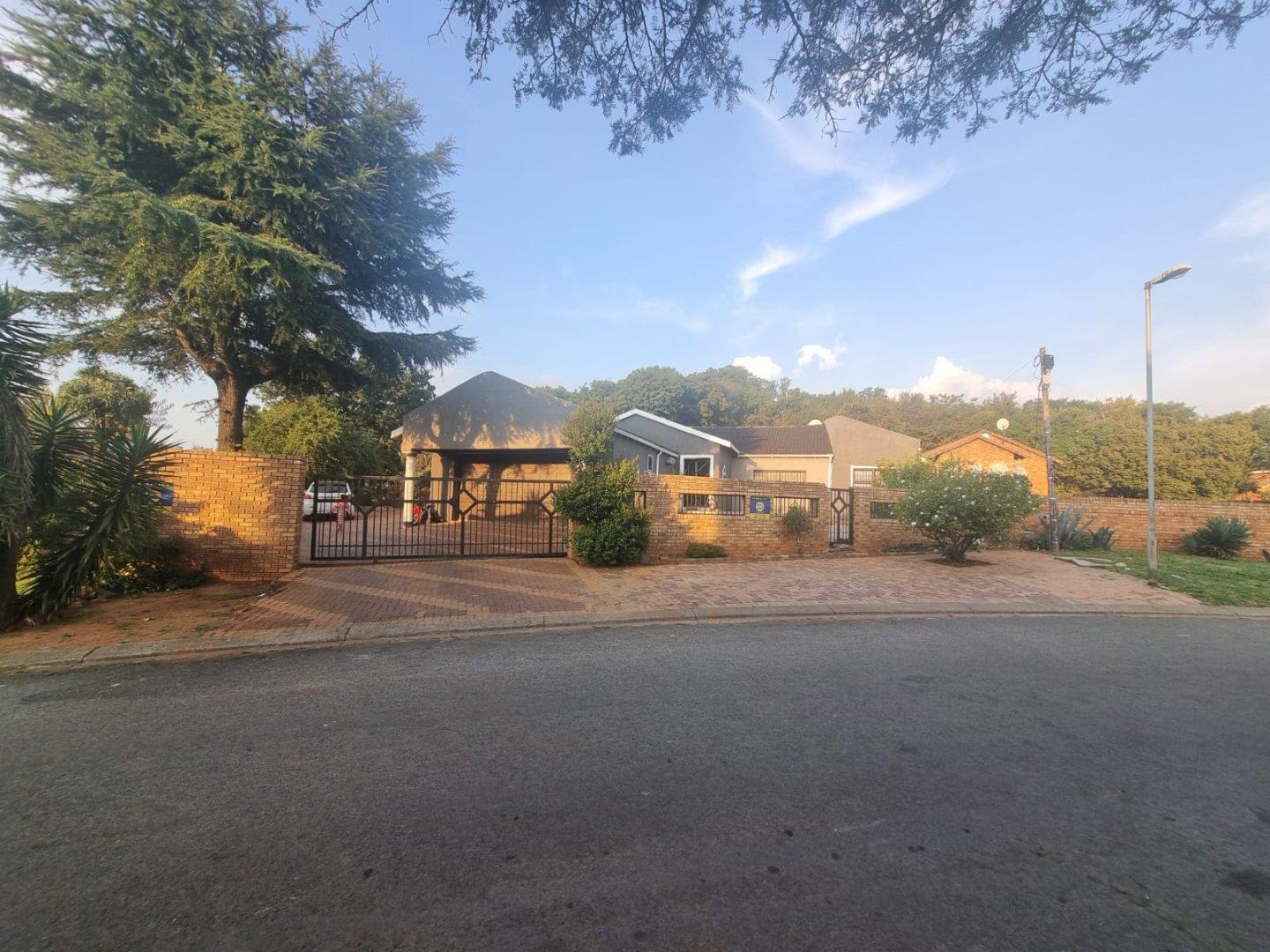 House for sale in Naturena - P24-116991206