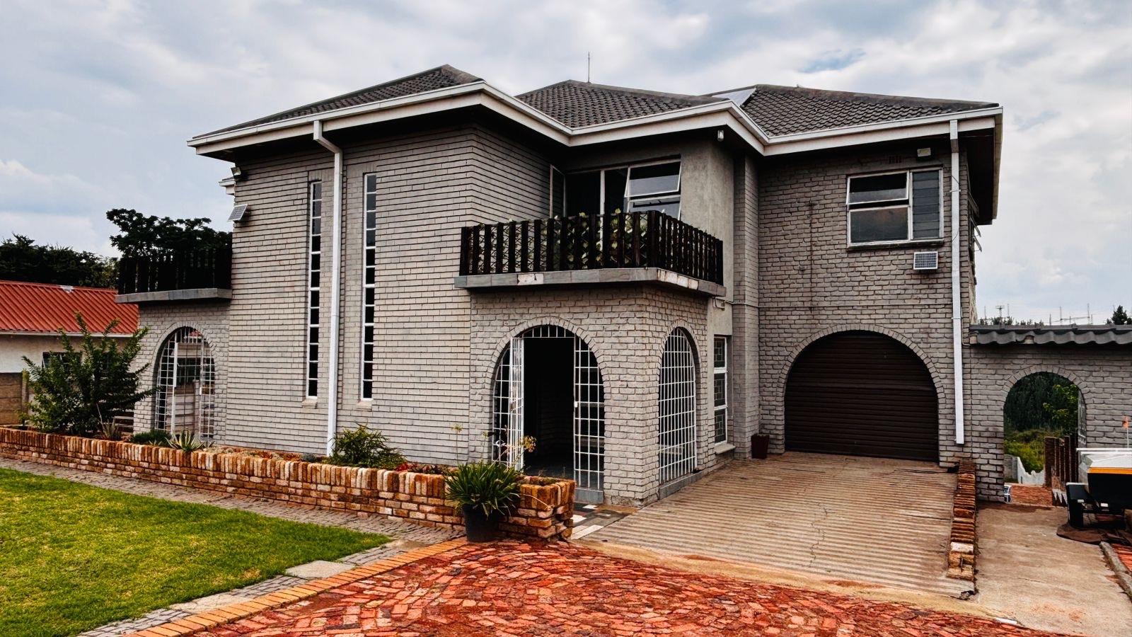4 Bedroom House for sale in Rothdene - P24-116992902