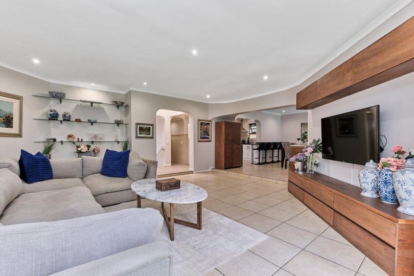3 Bedroom Townhouse for sale in Strathavon - P24-116994384