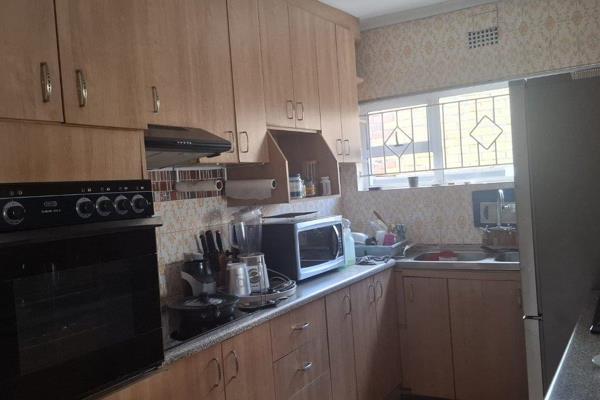 Family home with 3 bedrooms, 3.5 bathrooms just became available to rent.  The property has a study, laundry, open lounge and dinning ...