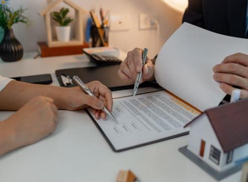 Who pays for transfer costs, agent fees and conveyancing fees in South Africa?