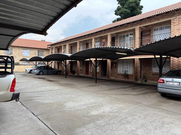 2 Bedroom Apartment / flat for sale in Rustenburg Central - P24-116999533