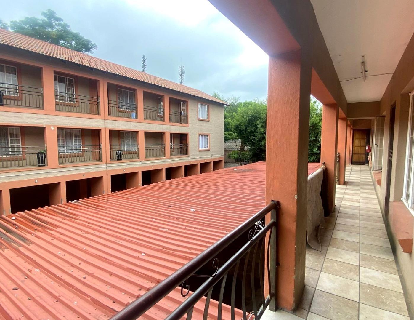 2 Bedroom Apartment / flat for sale in Rustenburg Central - P24-117000546
