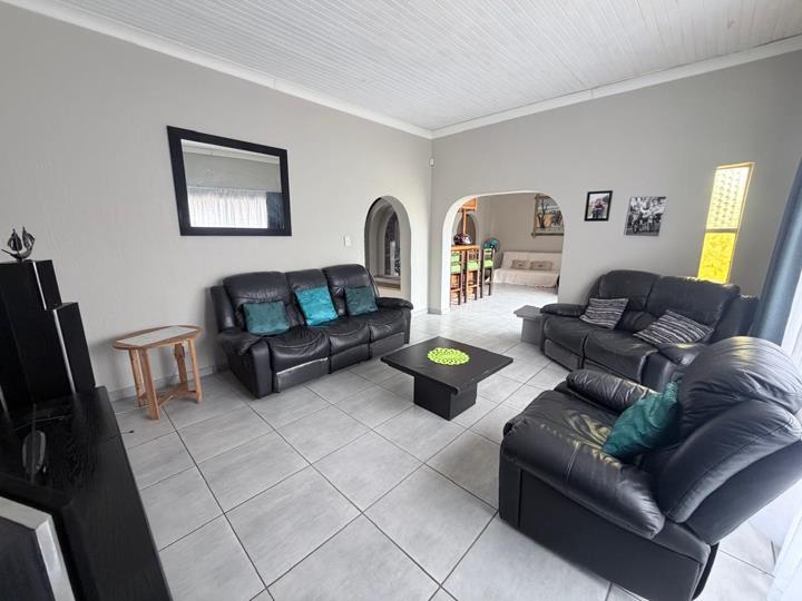 Listing number: P24-117208224, Image number: 2