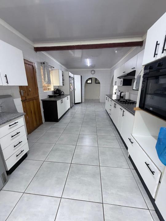 Listing number: P24-117716455, Image number: 2