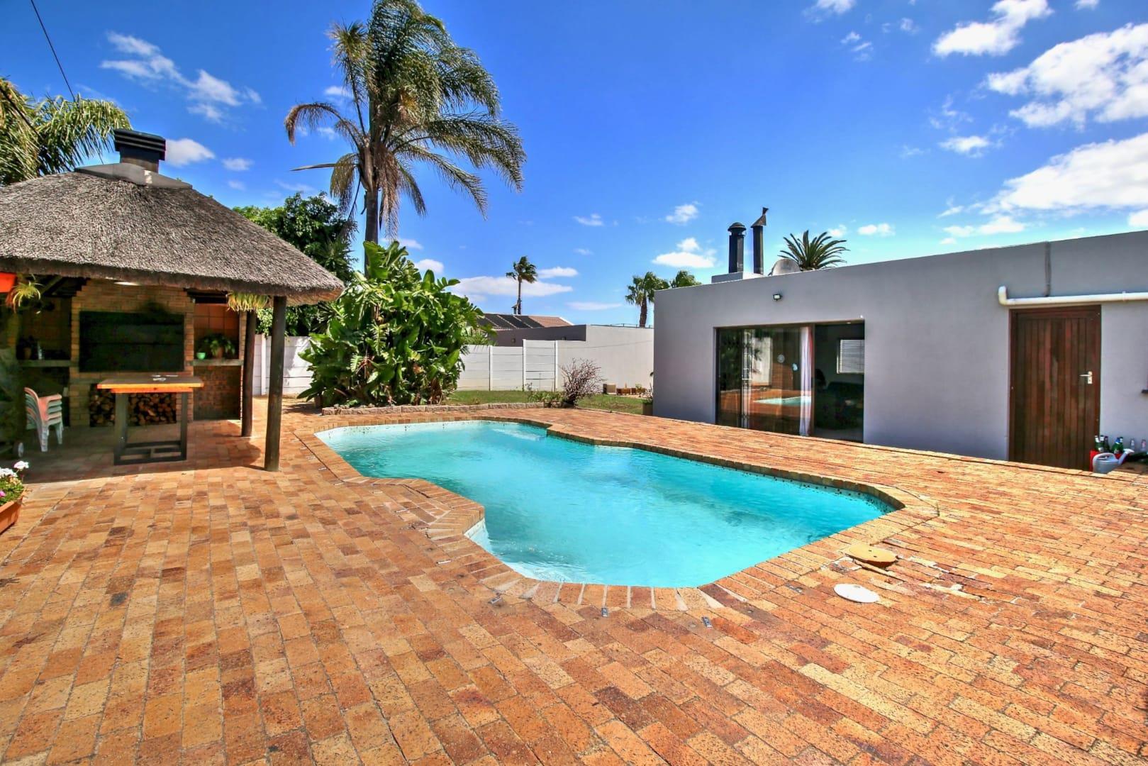 3 Bedroom House for sale in Bothasig - P24-117005857