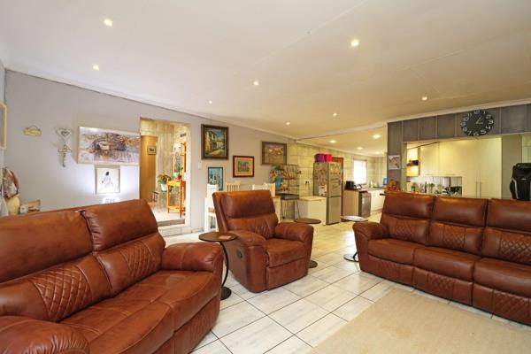 Discover comfortable family living in this well-designed home offering space, practicality and inviting entertainent areas.  The ...