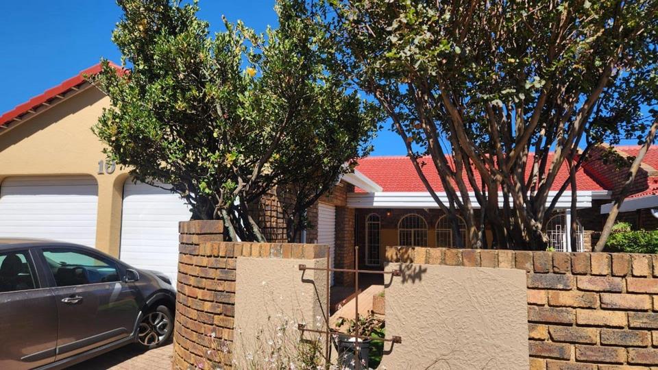 3 Bedroom Townhouse for sale in Glen Marais - 10 Chevin Gardens, 22 ...