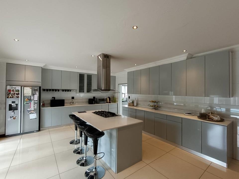 3 Bedroom House for sale in Midstream Estate - P24-116865911