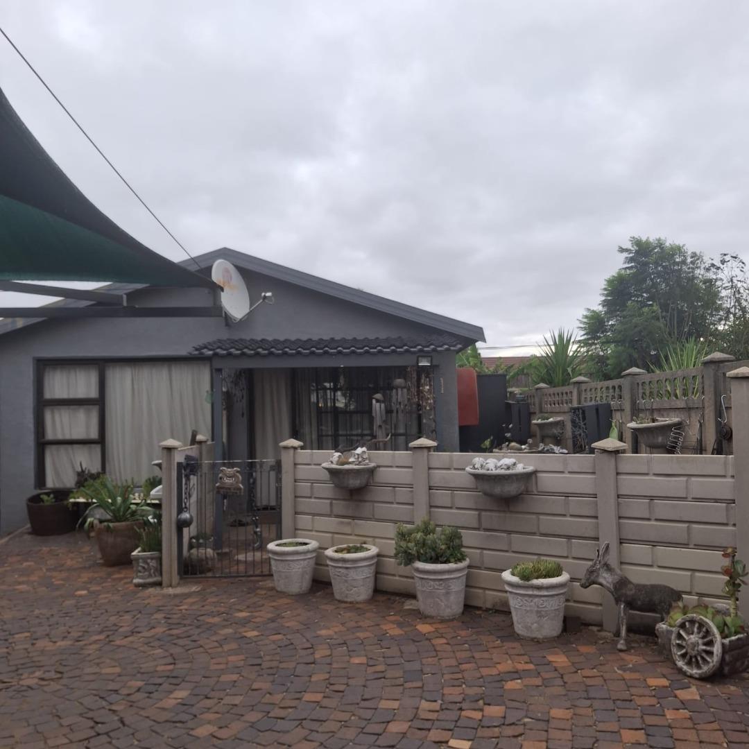 5 Bedroom House for sale in Falcon Ridge - P24-117012809